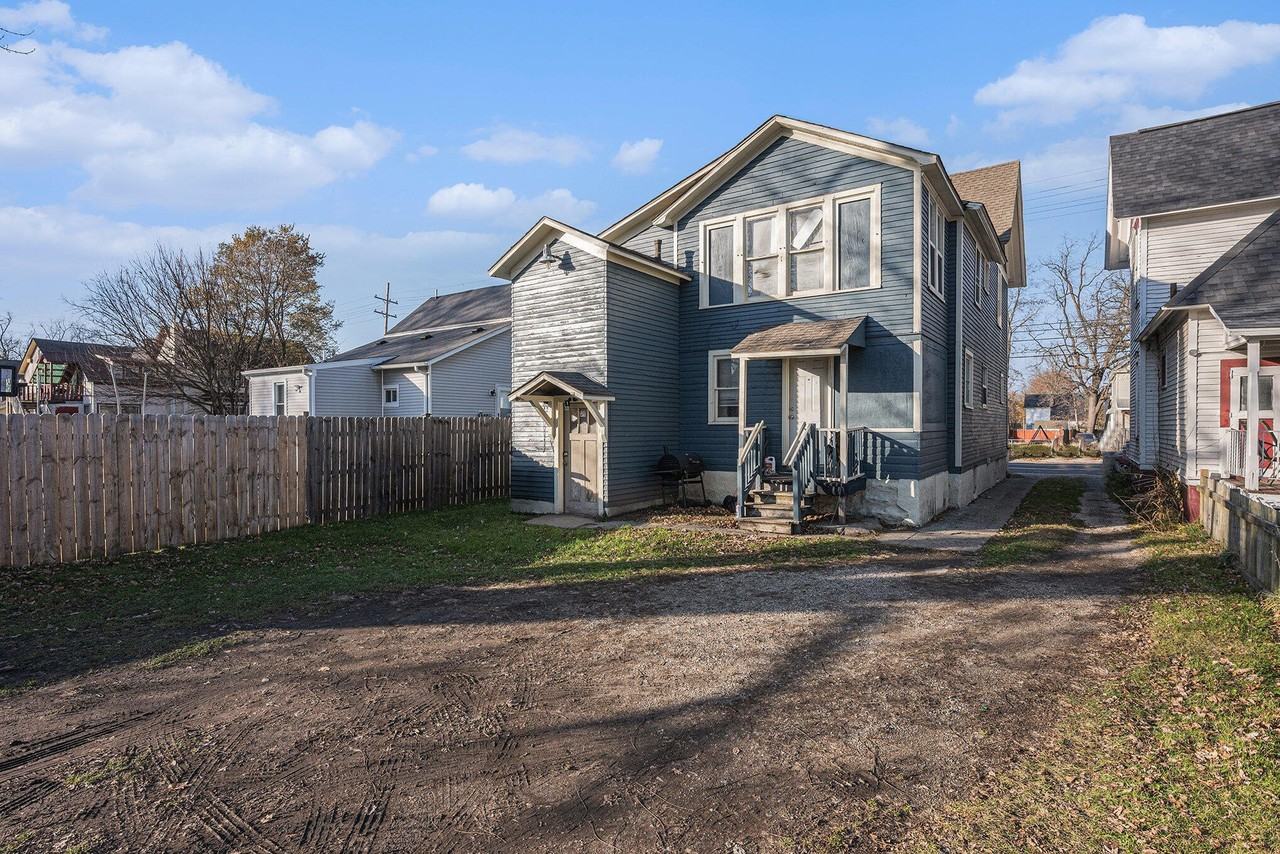 611 W North St - Photo 2 of 10