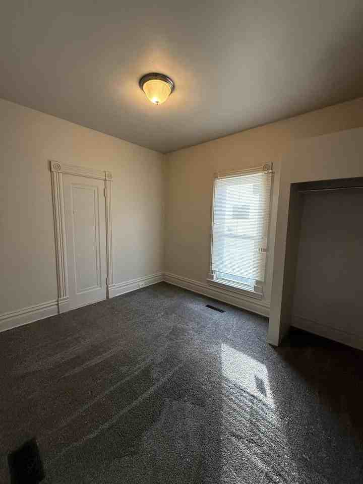 611 W North St - Photo 7 of 10