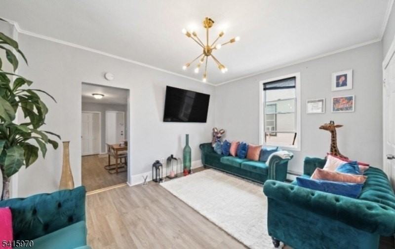 70 Welland Ave - Photo 5 of 6