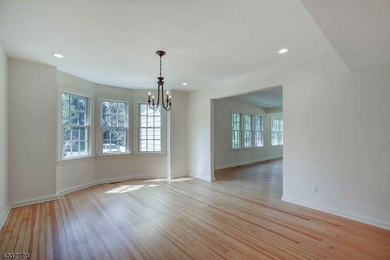 340 S Finley Ave - Photo 5 of 25