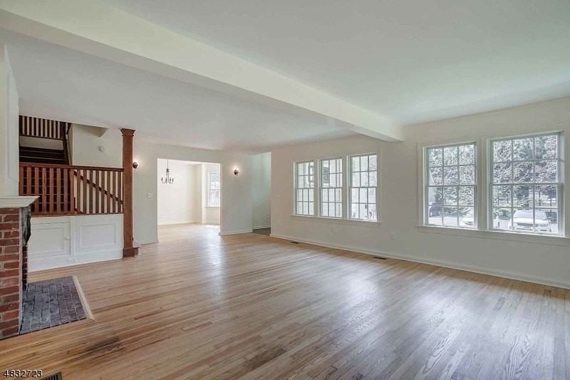 340 S Finley Ave - Photo 7 of 25