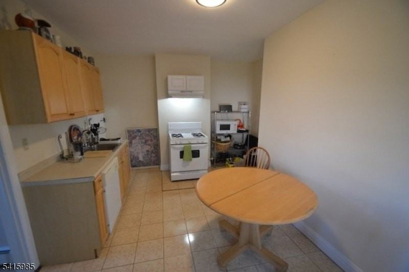 17 Bowers Ln #B - Photo 2 of 9