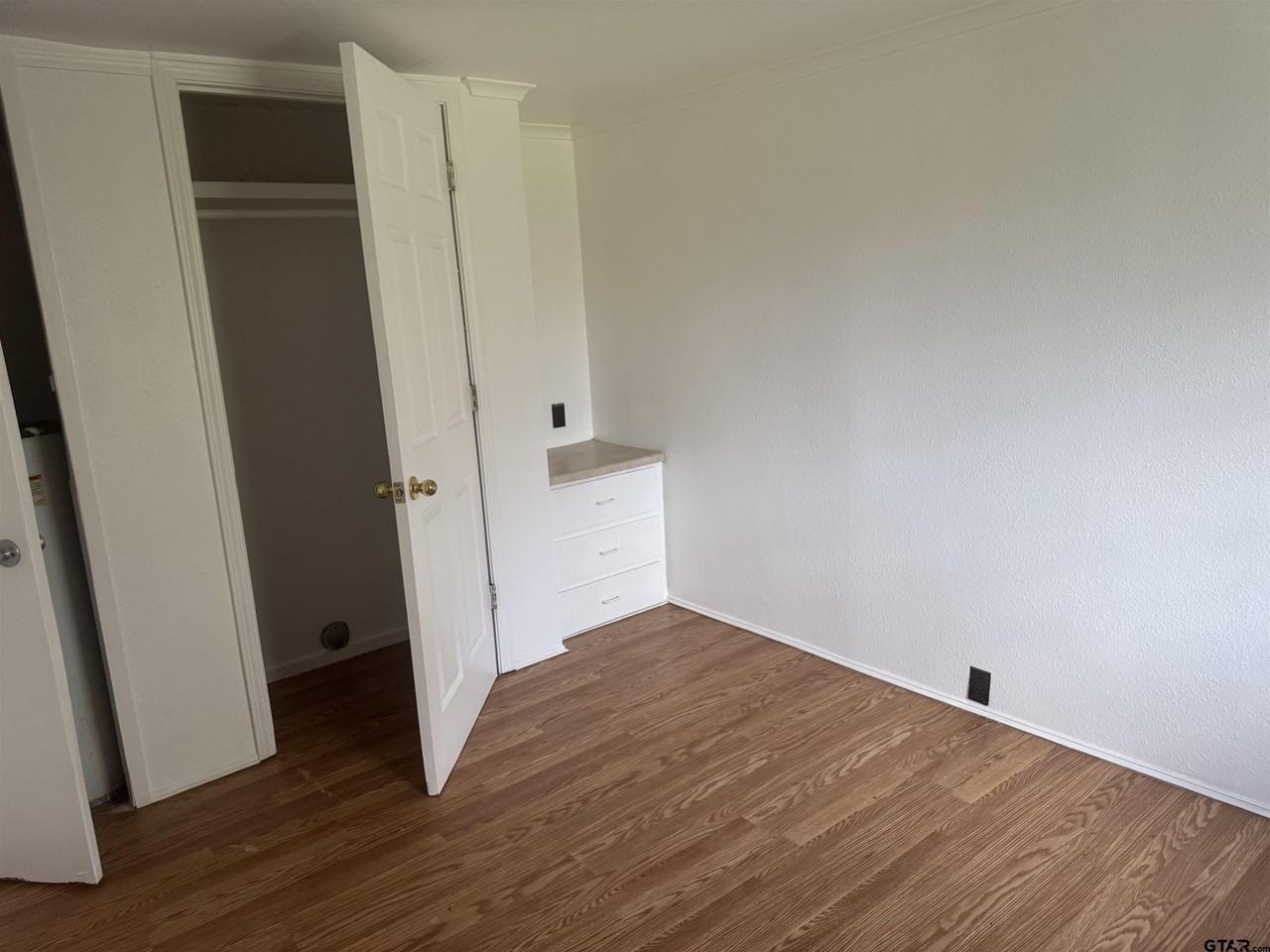 11435 Crestview Ln - Photo 2 of 8