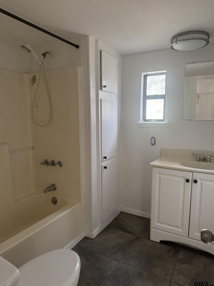 11435 Crestview Ln - Photo 5 of 8