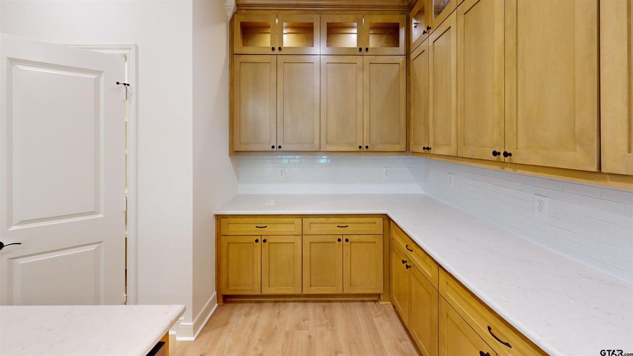 6622 Bendale Dr - Photo 2 of 17