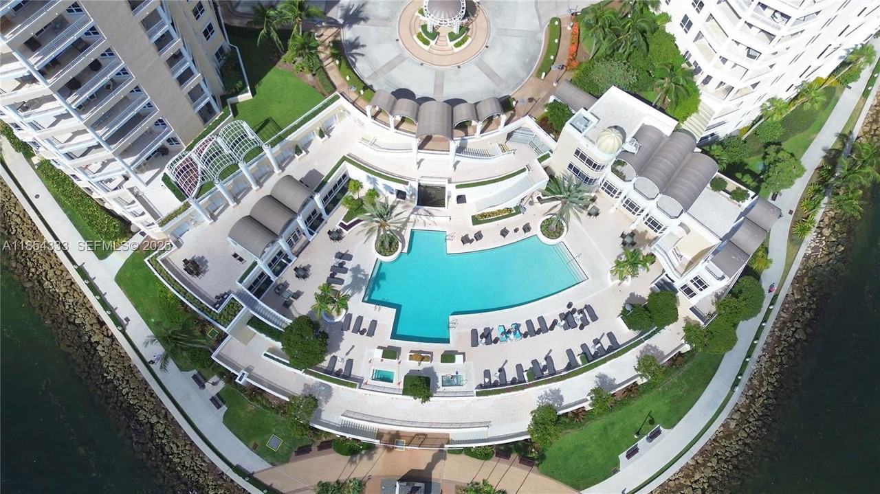 848 Brickell Key Dr #3 - Photo 3 of 8