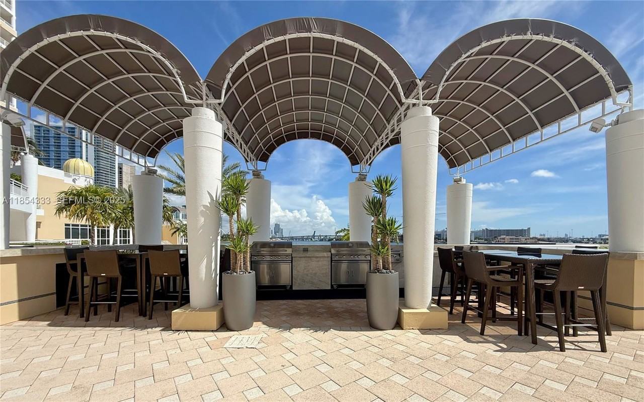 848 Brickell Key Dr #3 - Photo 6 of 8