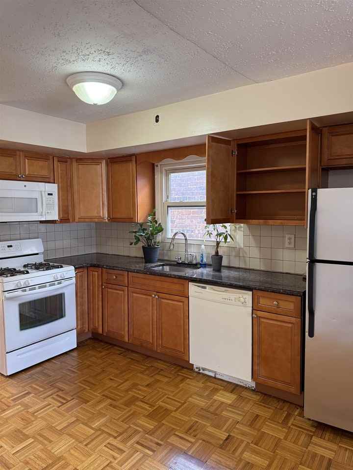 2513 Palisade Ave #2 - Photo 3 of 19