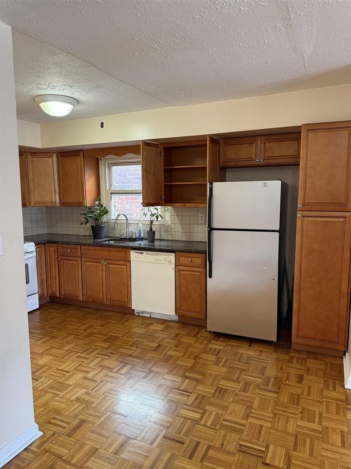 2513 Palisade Ave #2 - Photo 4 of 19