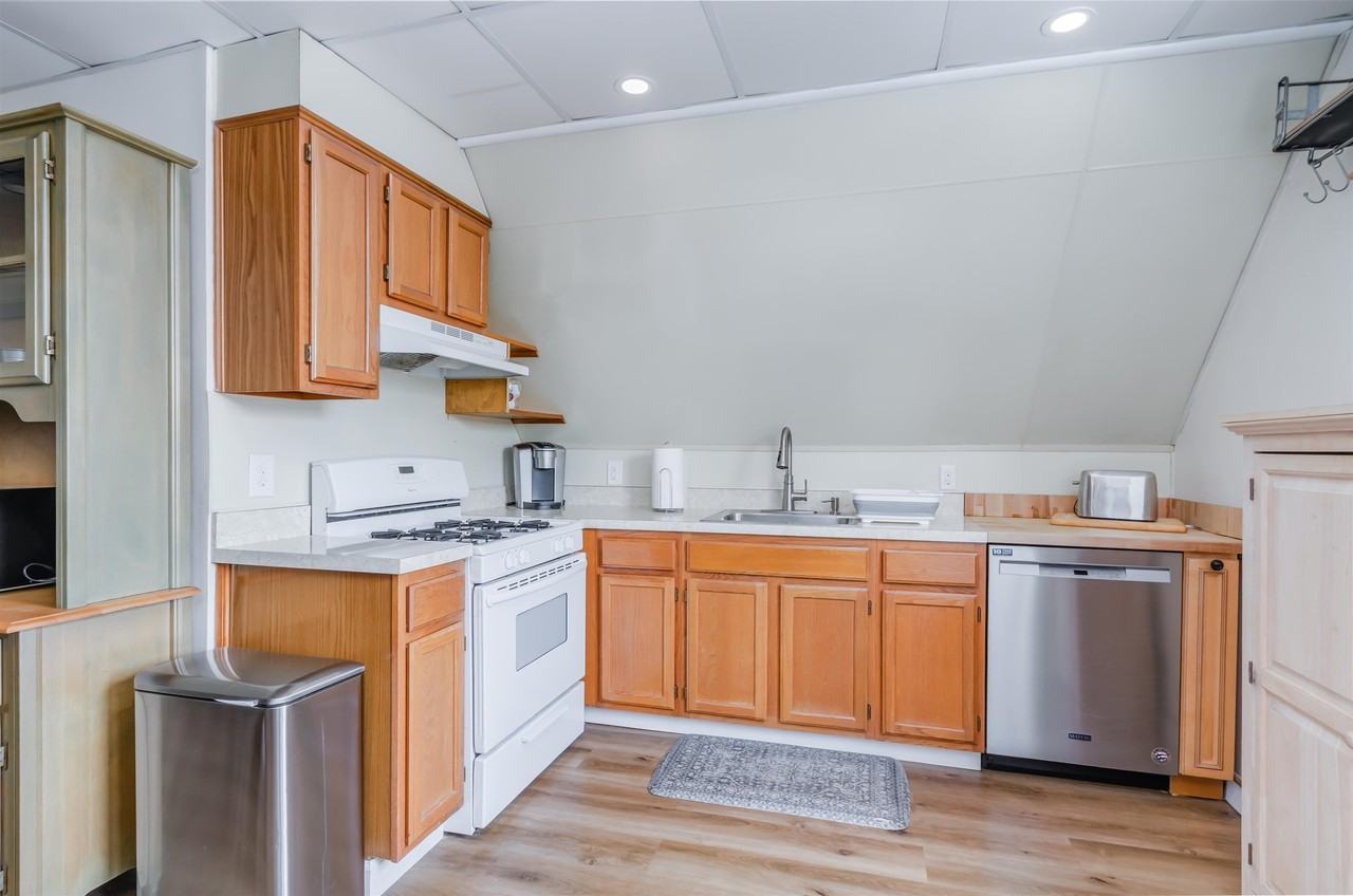 28 WEST 37TH ST #3 - Photo 4 of 12