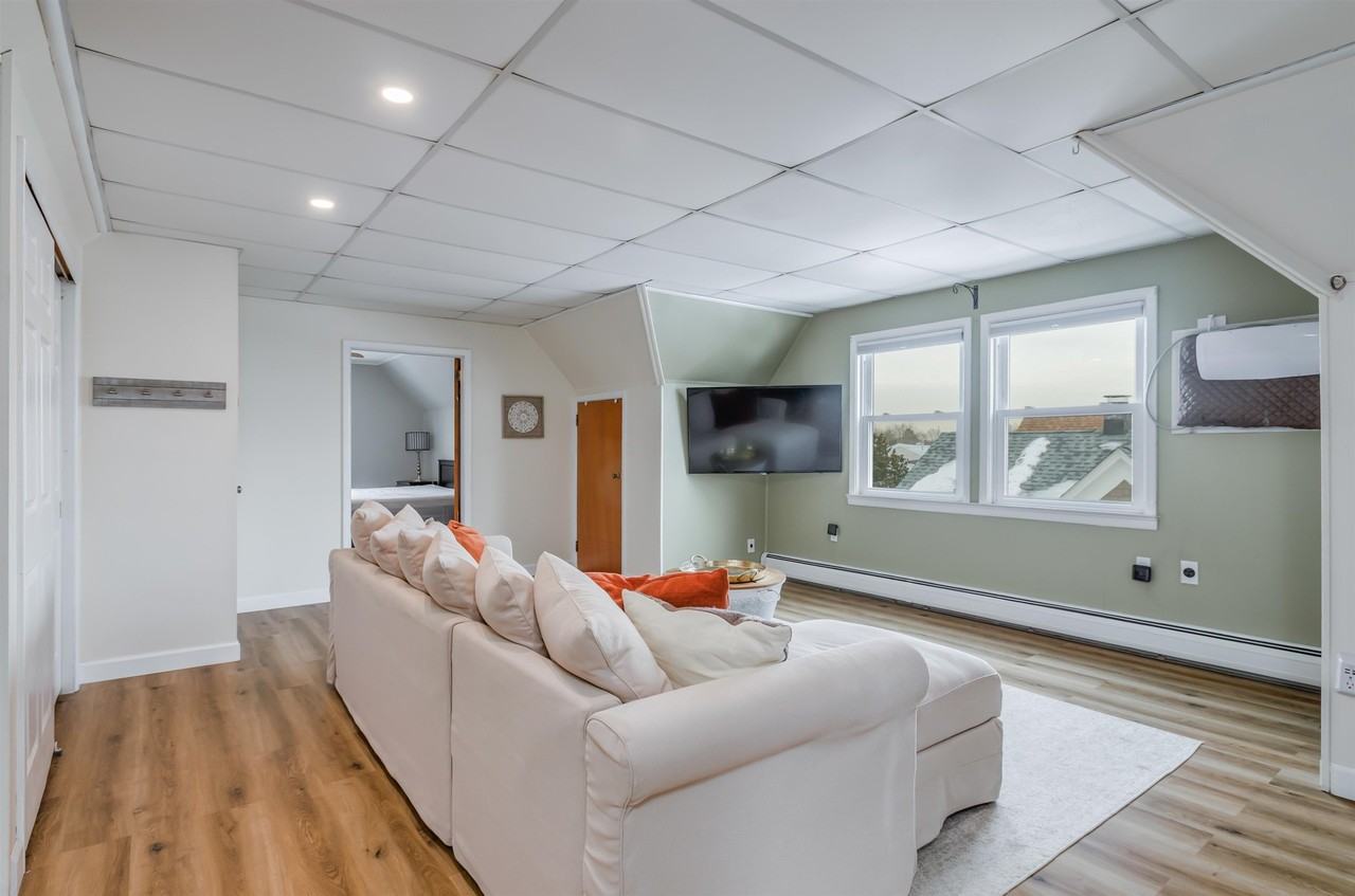 28 WEST 37TH ST #3 - Photo 7 of 12