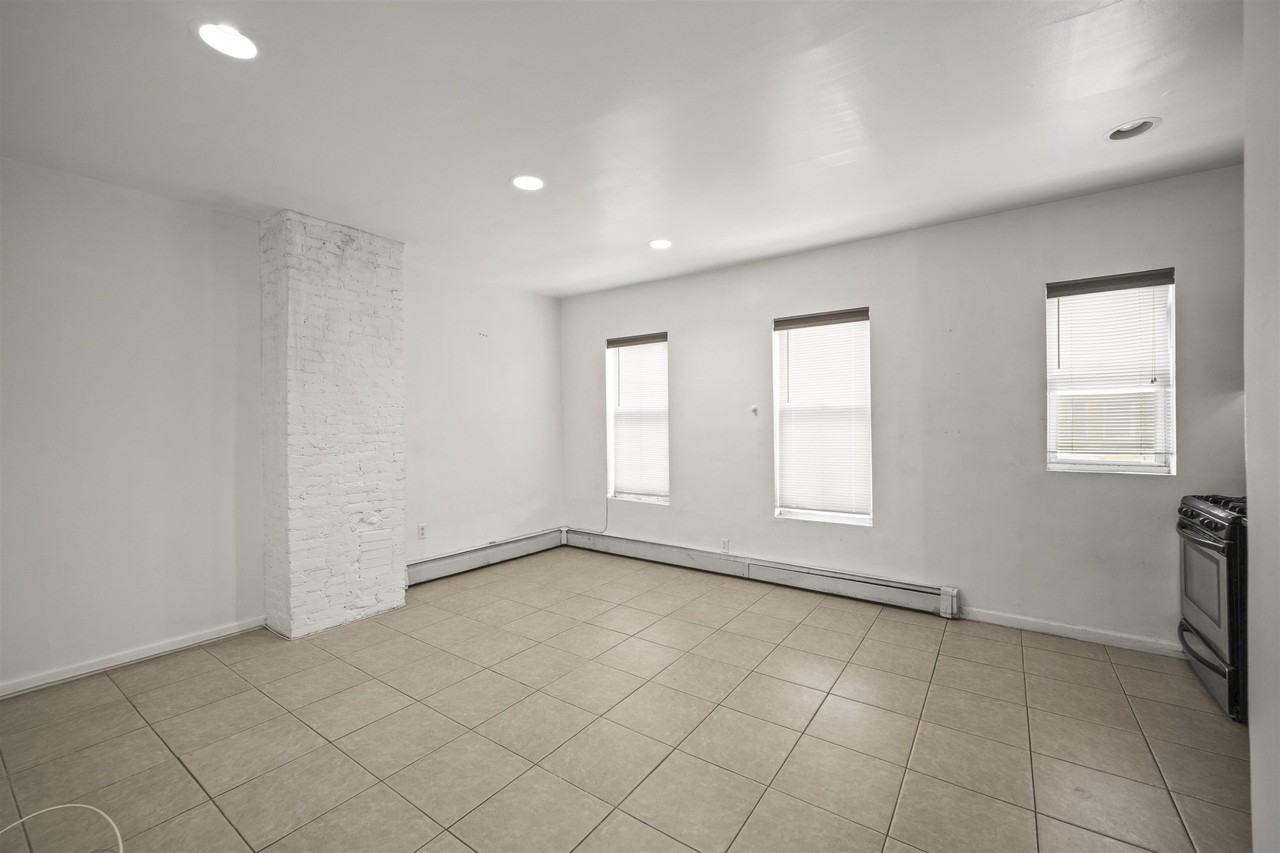 1612 West St #2 - Photo 6 of 10