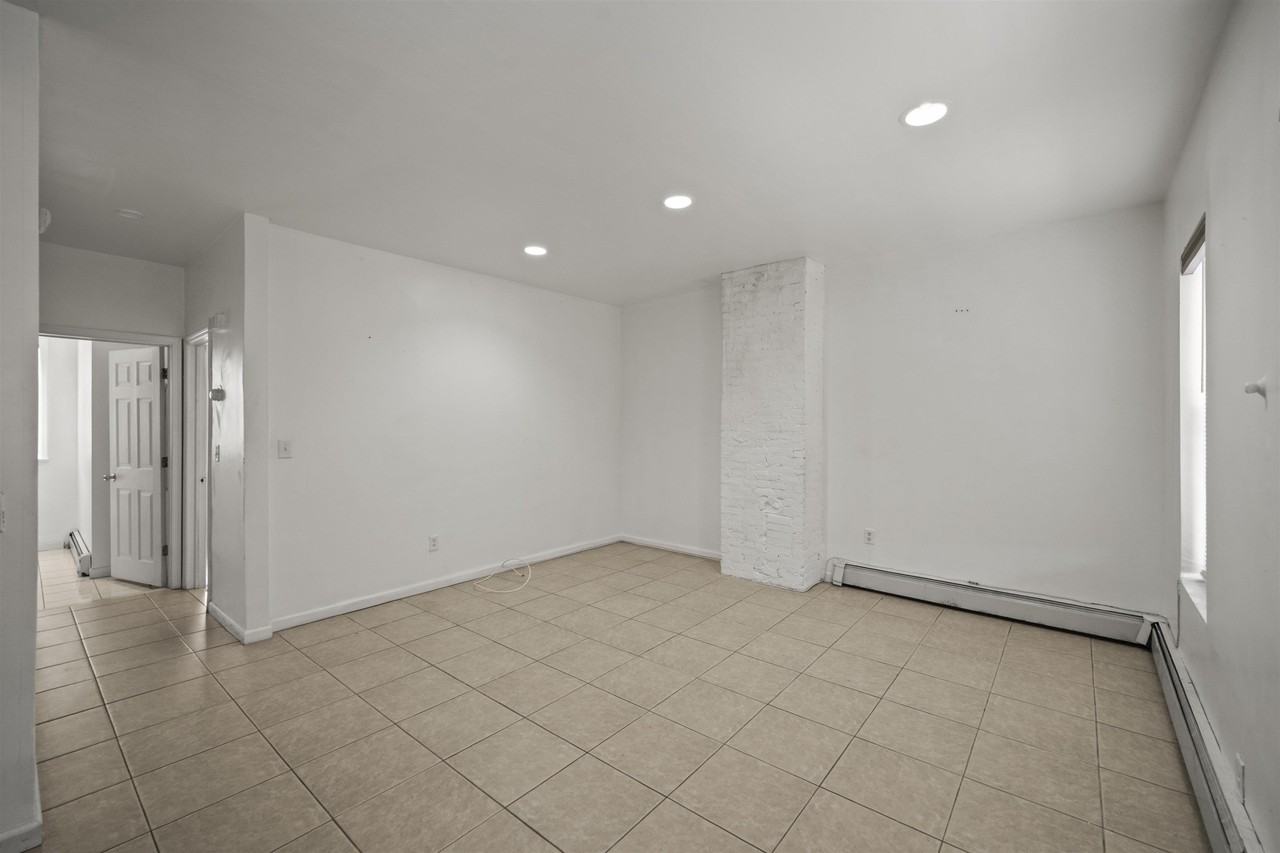 1612 West St #2 - Photo 7 of 10