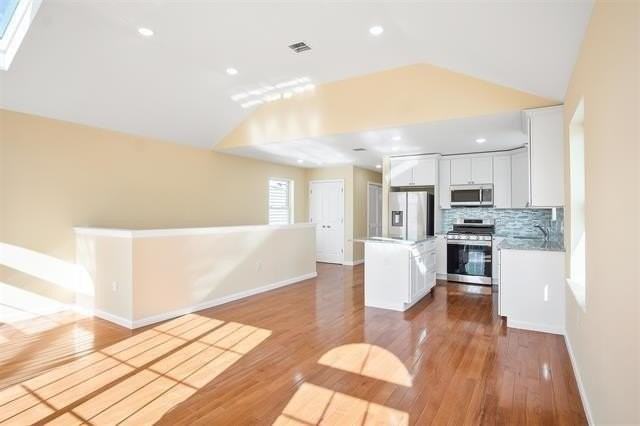 81 W 20th St #2 - Photo 4 of 18