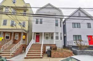 featured image of 121 W 19th St #2R