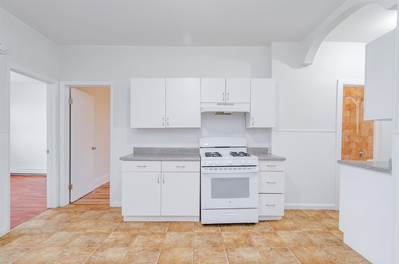 121 W 19th St #2R - Photo 4 of 15