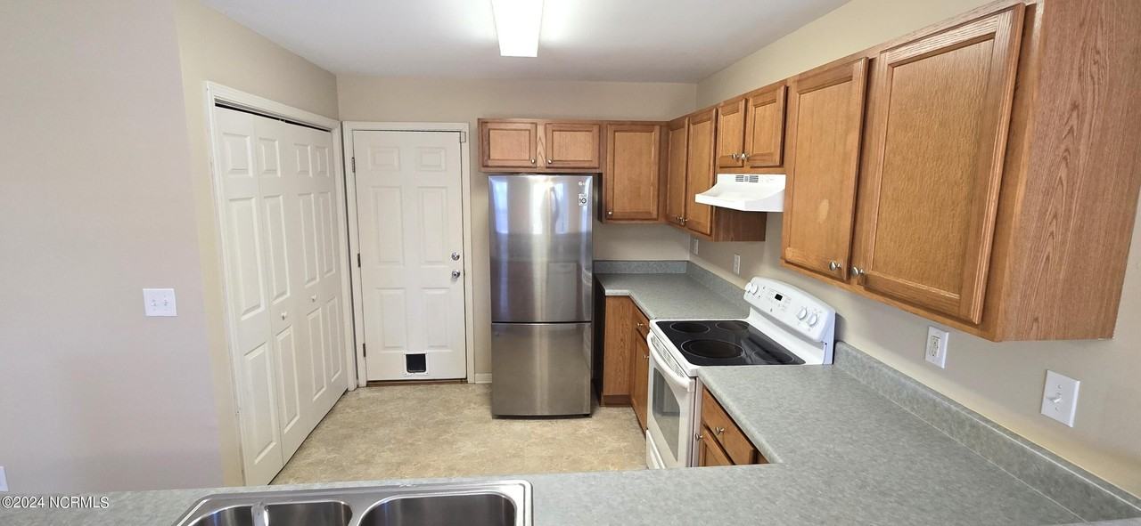 1715 Pepperwood Way - Photo 4 of 9