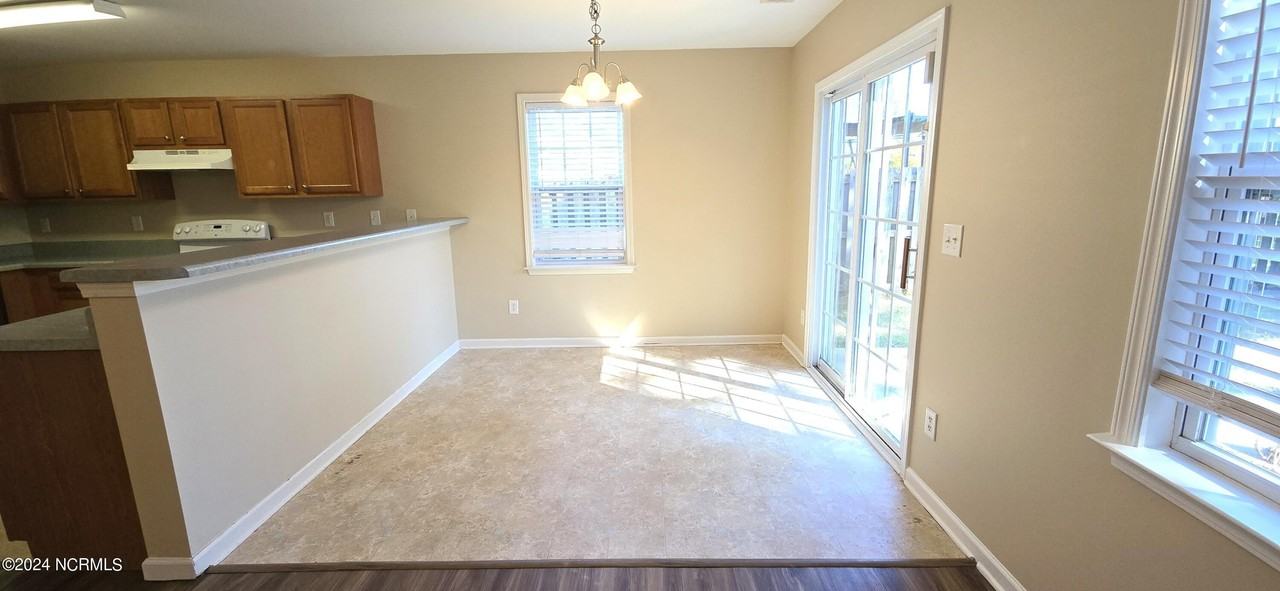 1715 Pepperwood Way - Photo 5 of 9