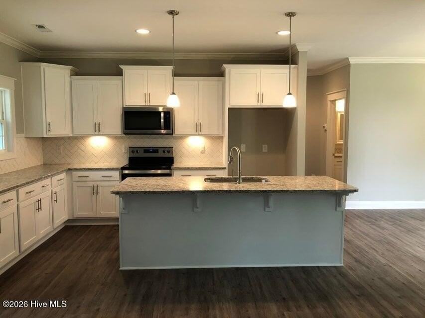 845 Warwick Ln - Photo 4 of 21