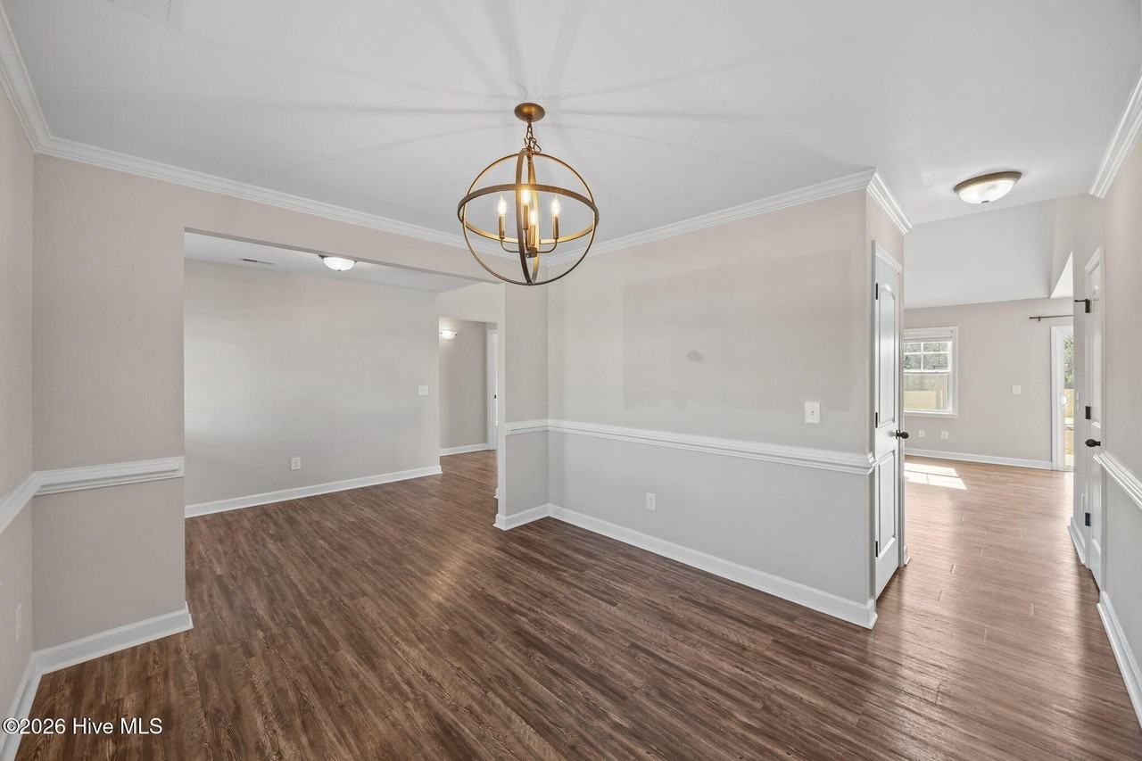 704 Peytons Lake Ln - Photo 3 of 31