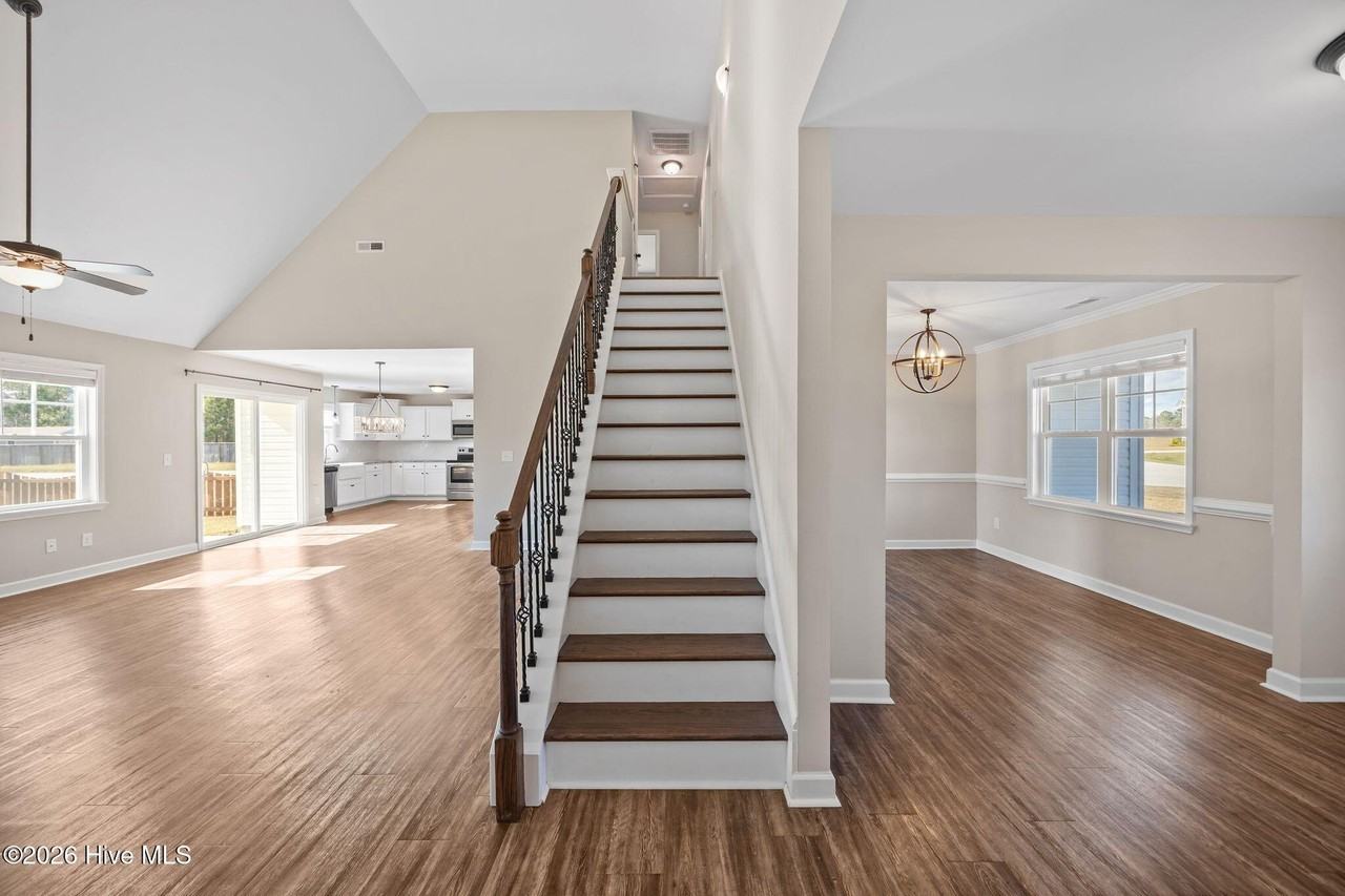 704 Peytons Lake Ln - Photo 4 of 31