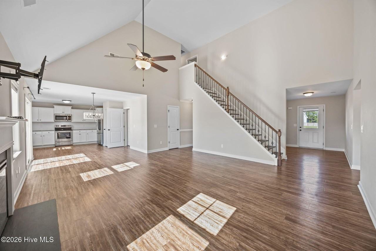 704 Peytons Lake Ln - Photo 5 of 31