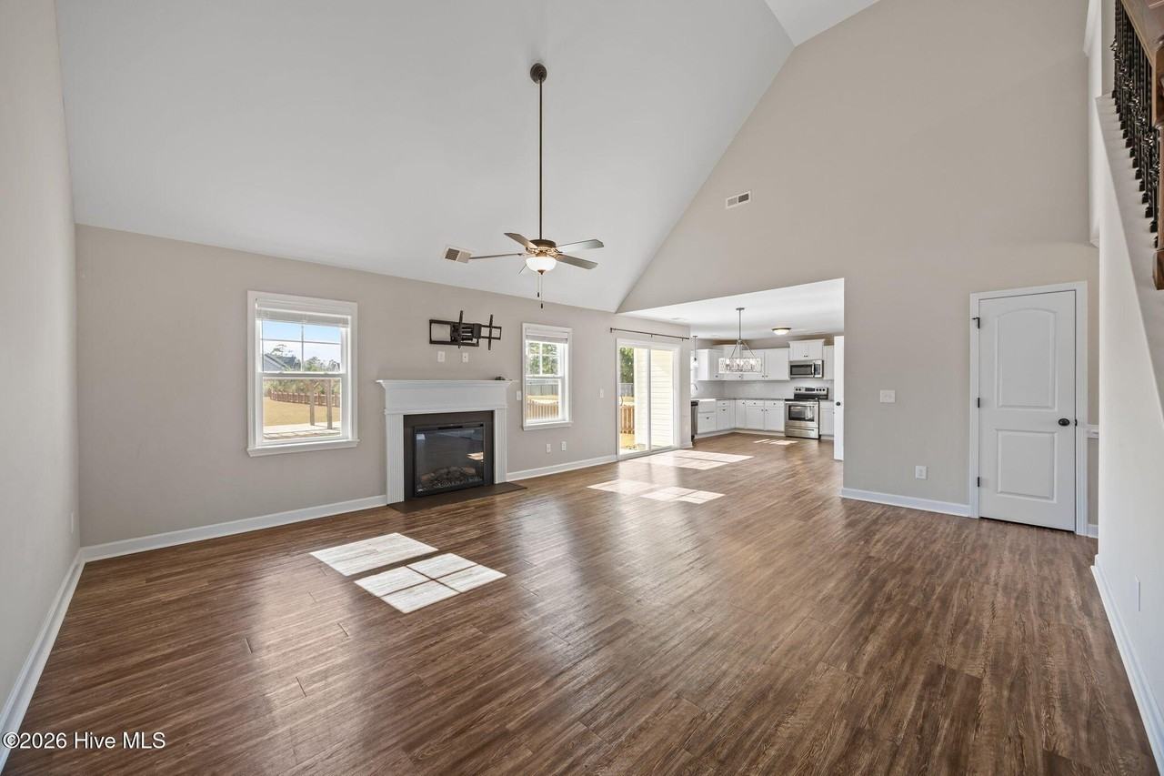 704 Peytons Lake Ln - Photo 6 of 31