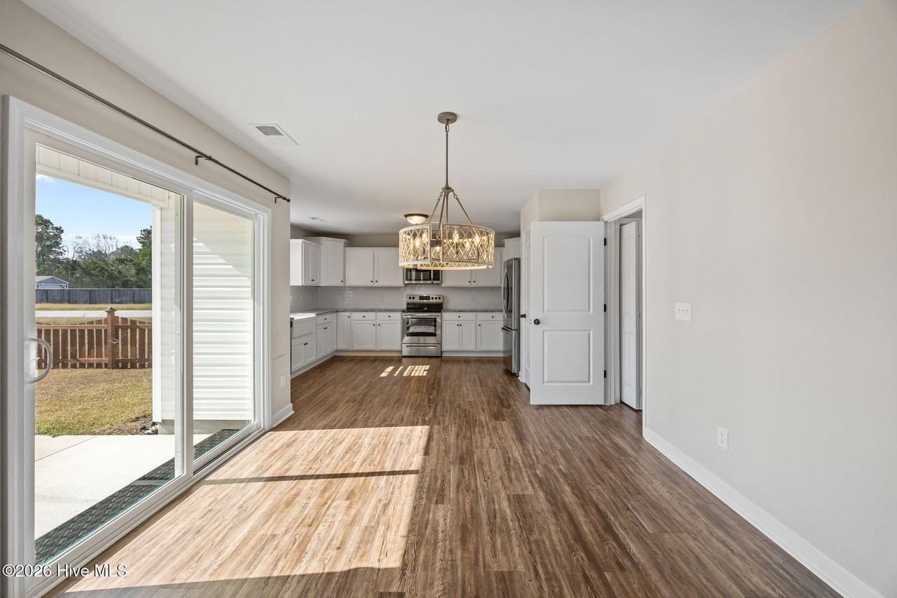 704 Peytons Lake Ln - Photo 7 of 31