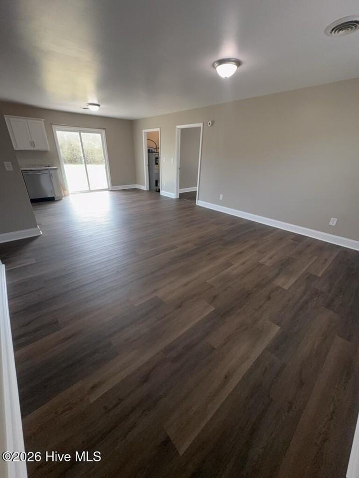 136 Sandy Dr - Photo 2 of 22