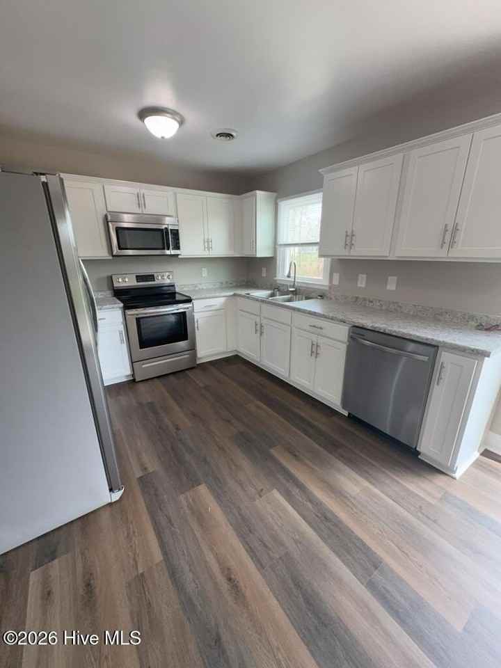 136 Sandy Dr - Photo 4 of 22