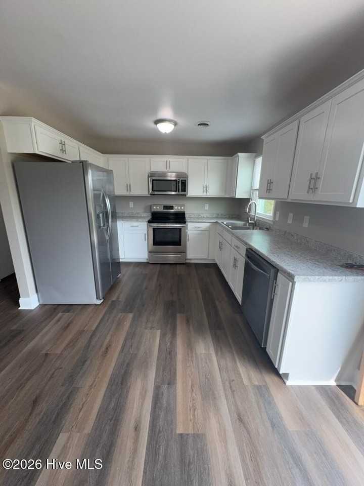 136 Sandy Dr - Photo 5 of 22