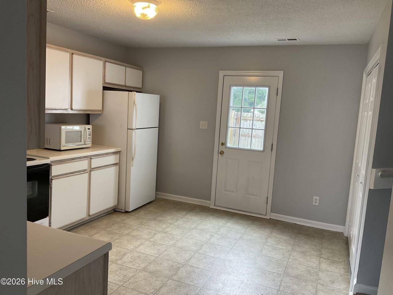 104 Pinegrove Ct - Photo 5 of 16