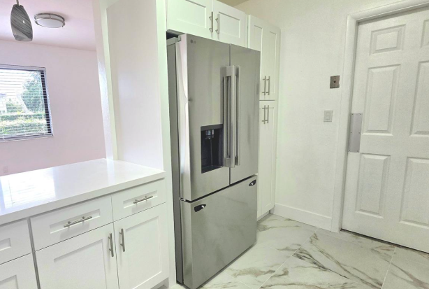 2440 Sw 64th Ave - Photo 2 of 4