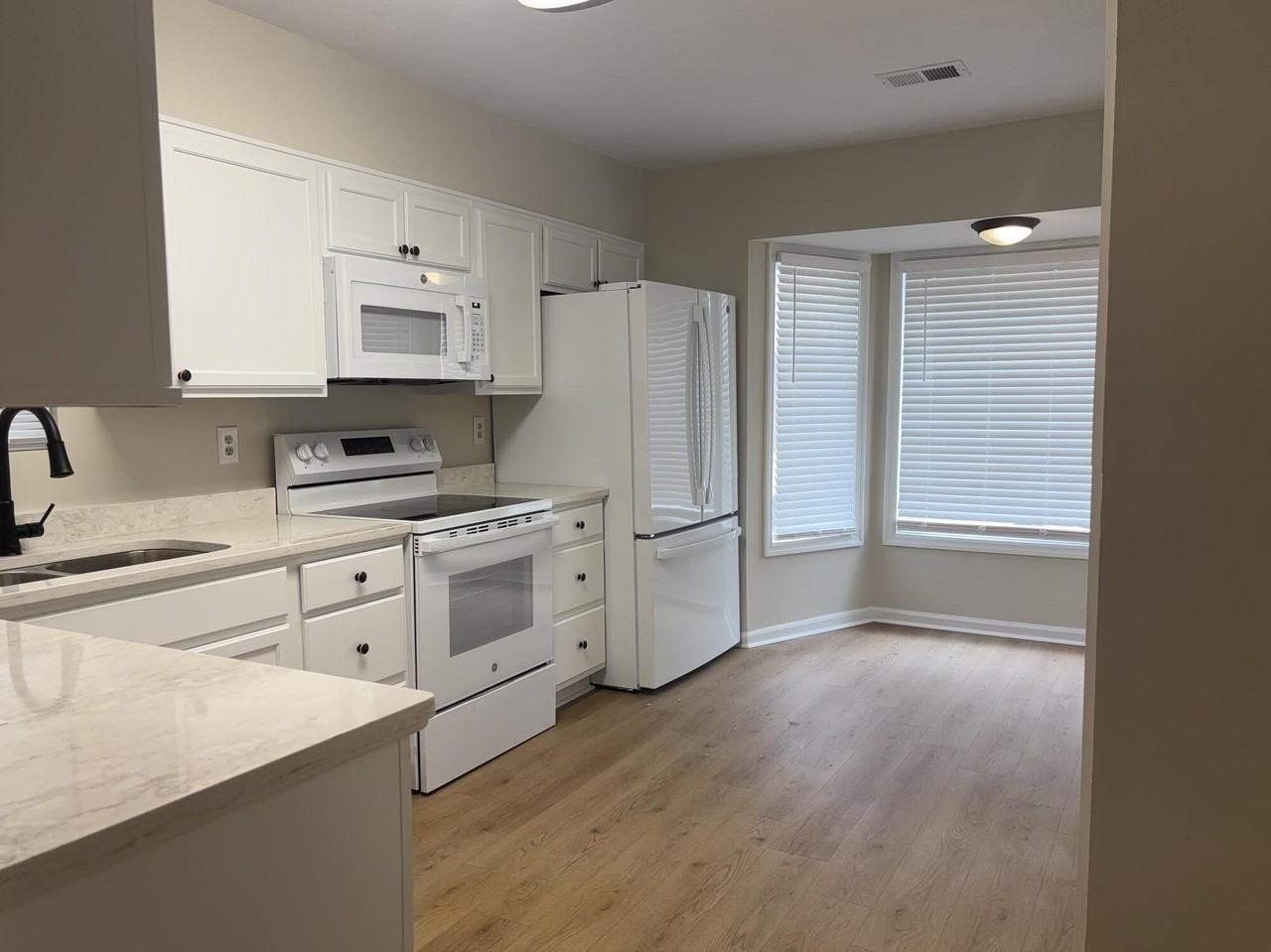 646 Center Court Dr - Photo 5 of 24