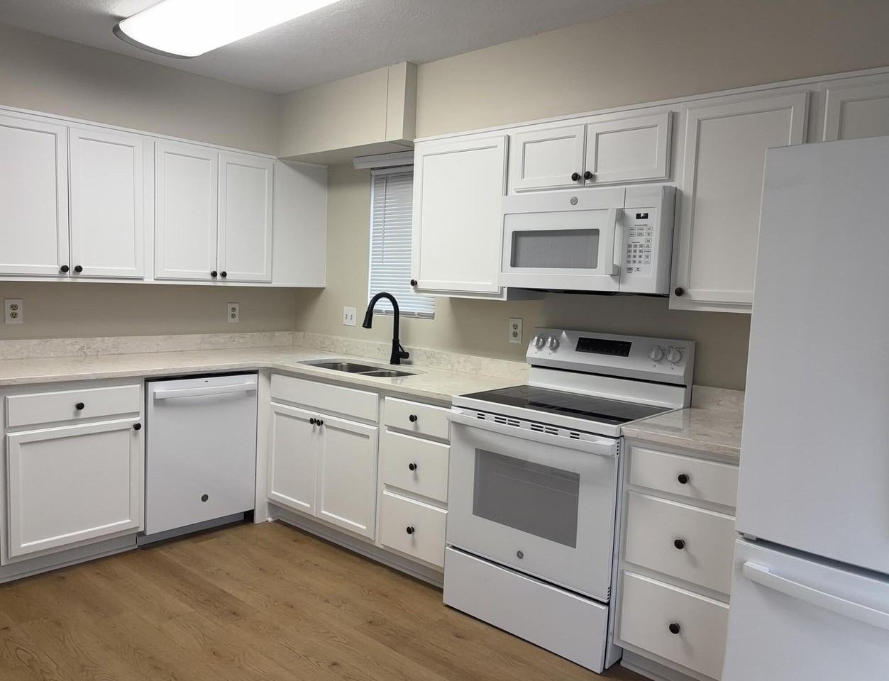 646 Center Court Dr - Photo 6 of 24