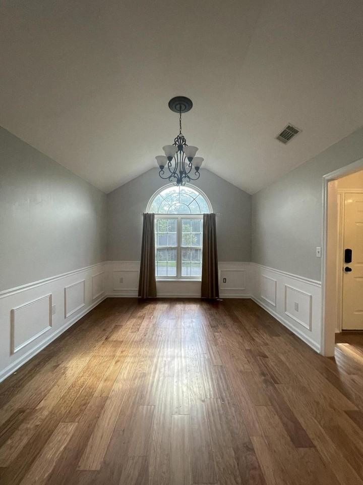 242 Farmington Dr W - Photo 4 of 48