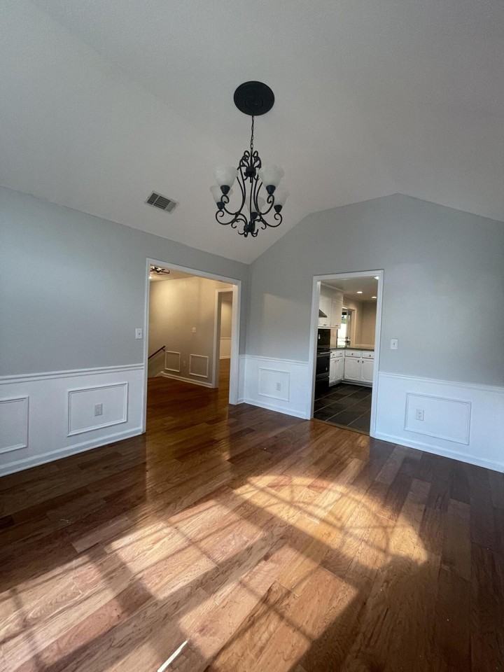 242 Farmington Dr W - Photo 5 of 48