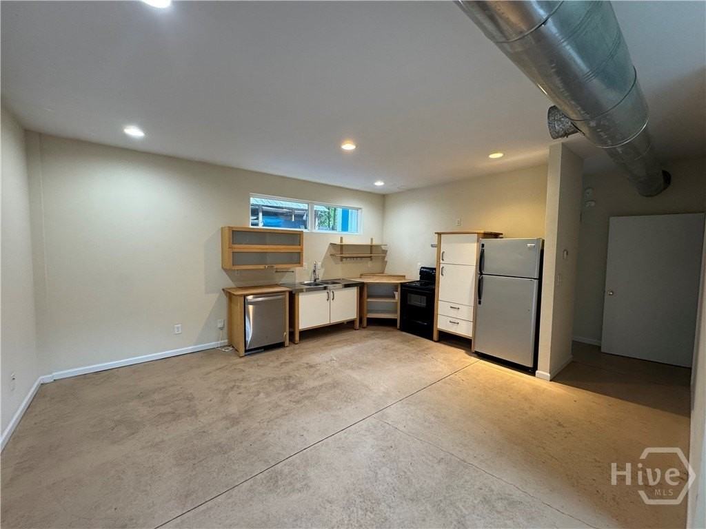 283 Athens Ave - Photo 3 of 11