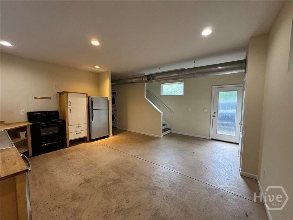 283 Athens Ave - Photo 4 of 11