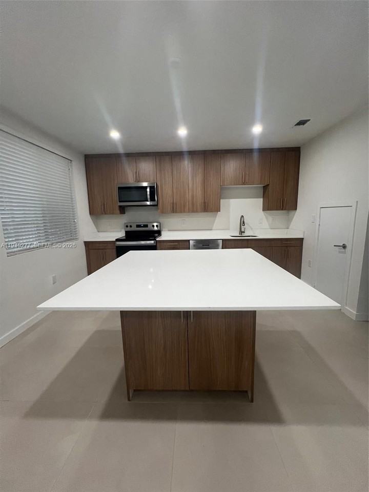 199 Nw 14th Ave - Photo 3 of 8