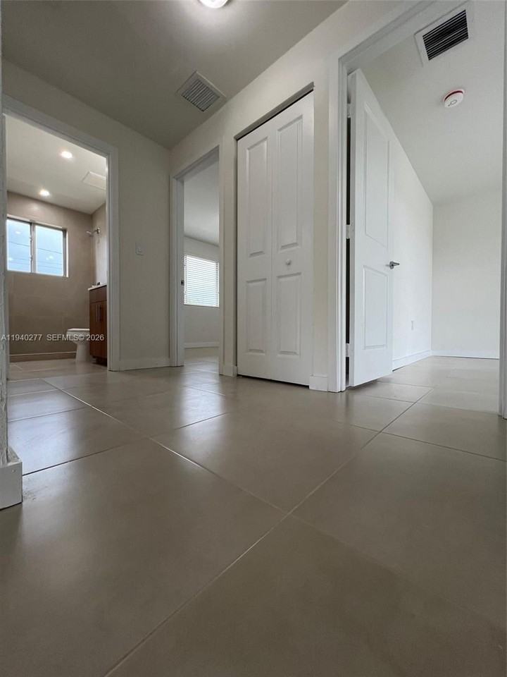 199 Nw 14th Ave - Photo 7 of 8