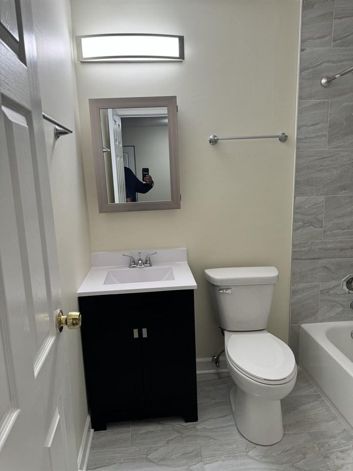 702 West Huntington Commons Road - Photo 2 of 14