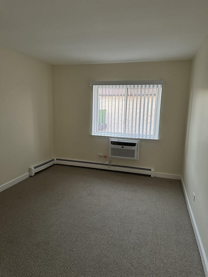 702 West Huntington Commons Road - Photo 4 of 14