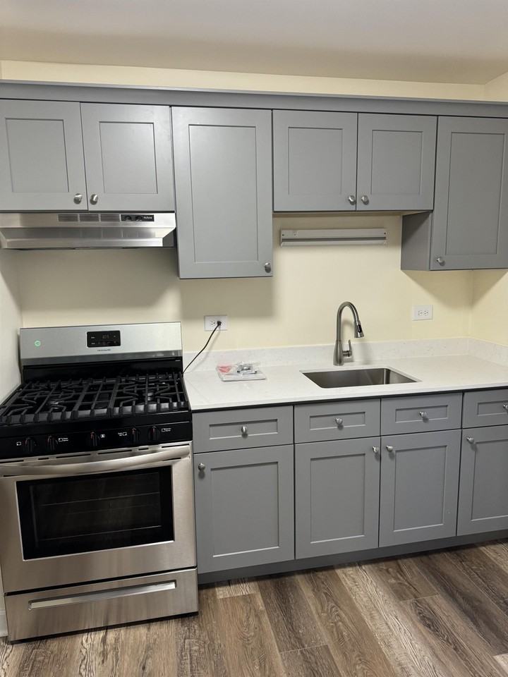 702 West Huntington Commons Road - Photo 5 of 14