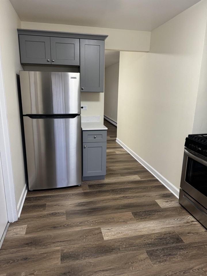 702 West Huntington Commons Road - Photo 6 of 14