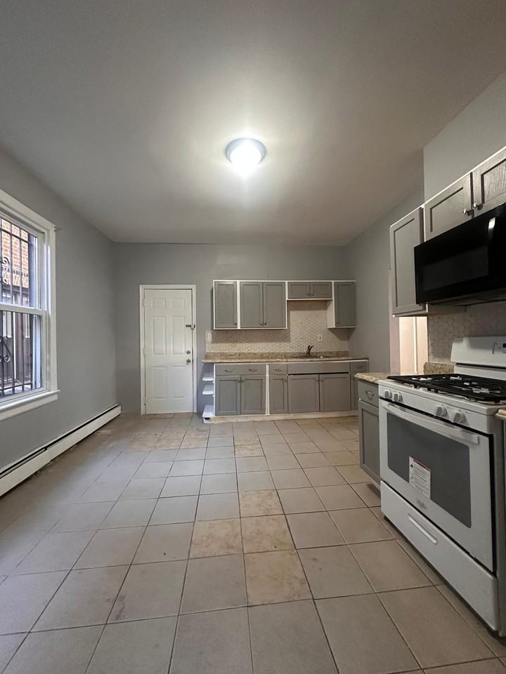 544 Grove St /NORTHEAST GROVE STREET NJ LLC - Photo 4 of 25