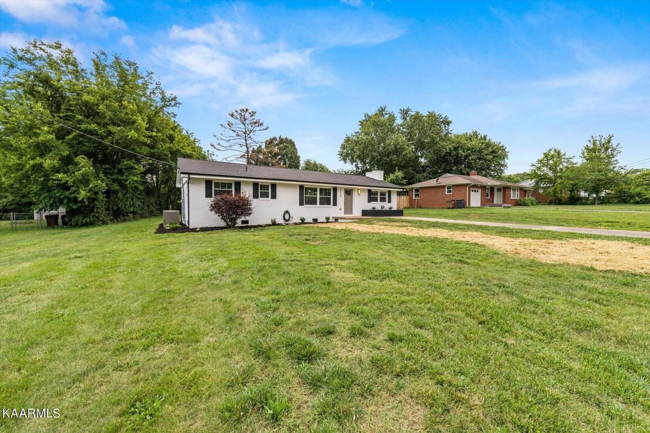 5629 Kentwood Rd - Photo 2 of 23