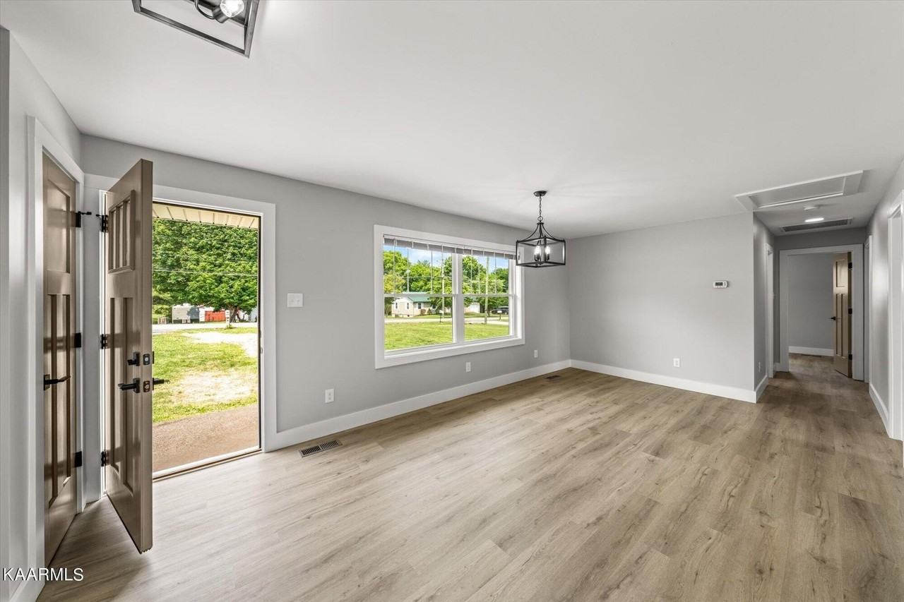 5629 Kentwood Rd - Photo 3 of 23