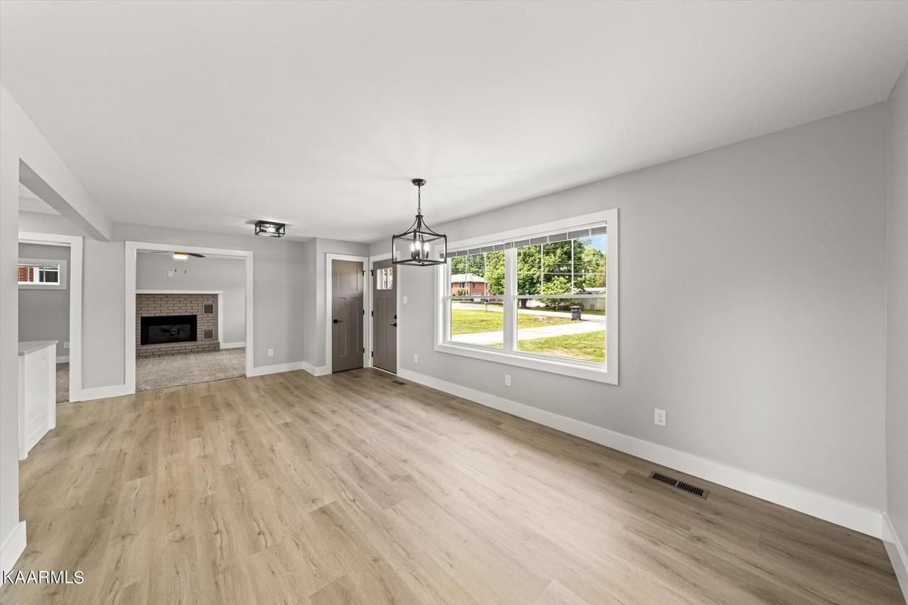 5629 Kentwood Rd - Photo 4 of 23