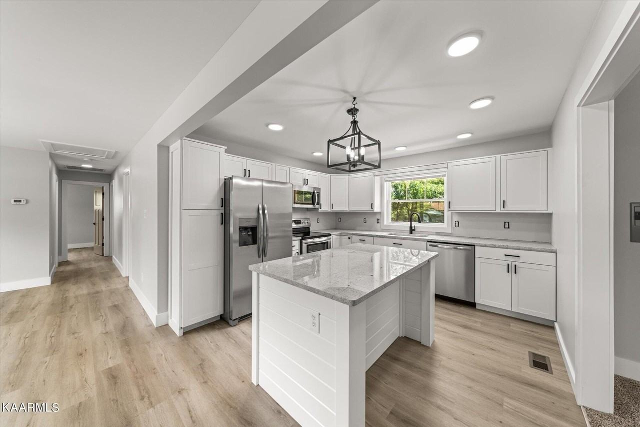 5629 Kentwood Rd - Photo 6 of 23